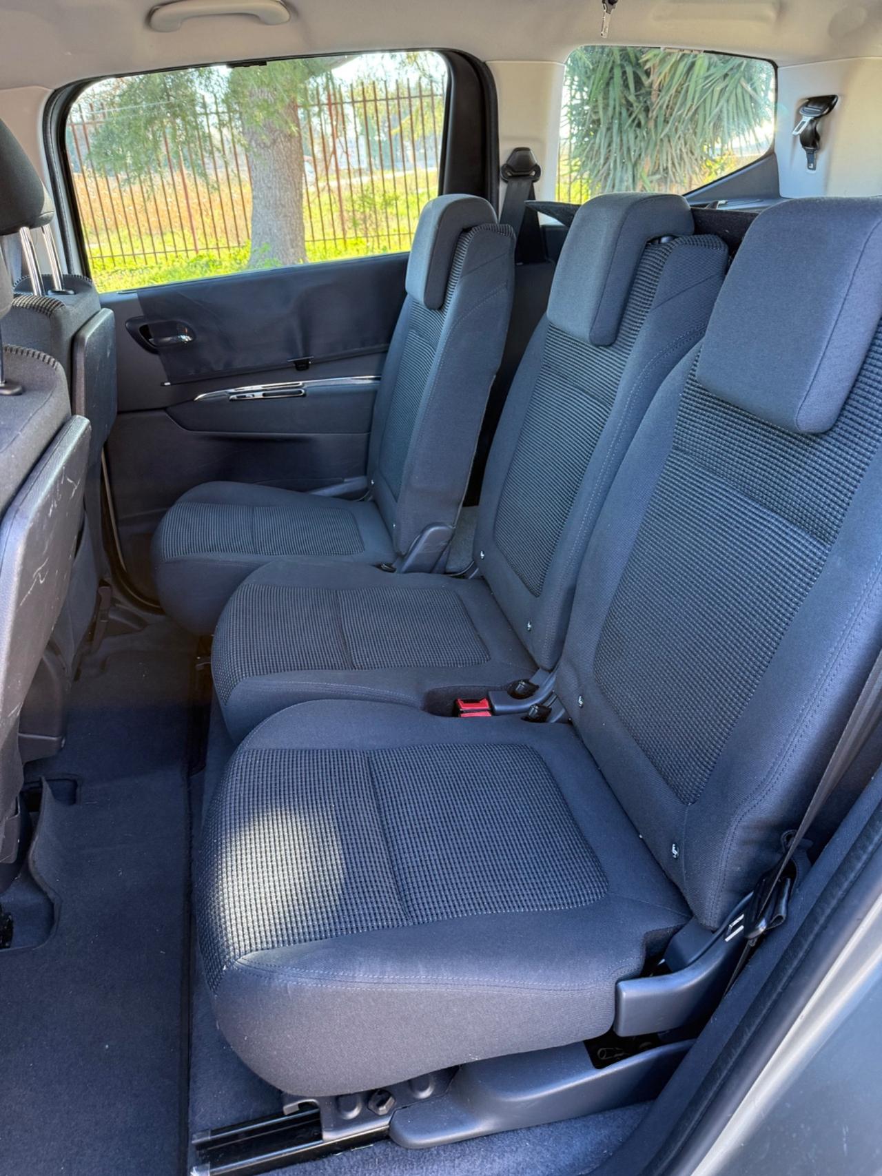 Peugeot 5008 1.6 HDi 115CV Allure