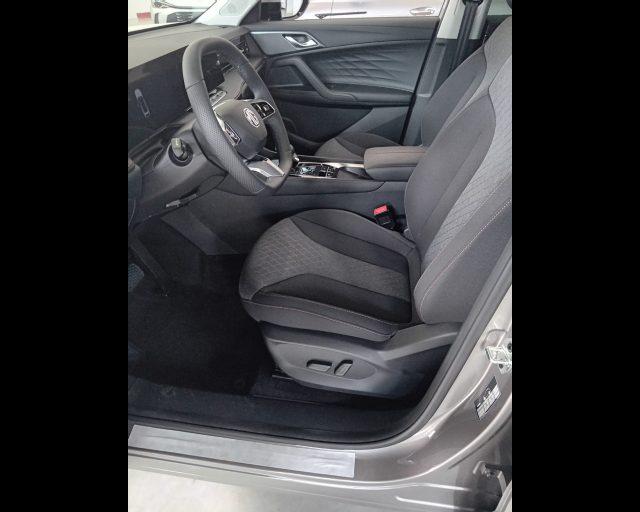 MG HS NEW 1.5 T DCT COM
