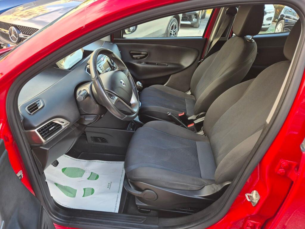 Lancia Ypsilon 1.0 5 porte Hybrid GOLD