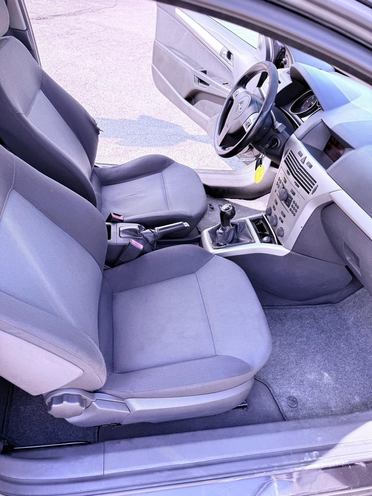 Opel Astra GTC 1.3 CDTI 3 porte Ok neopatentati