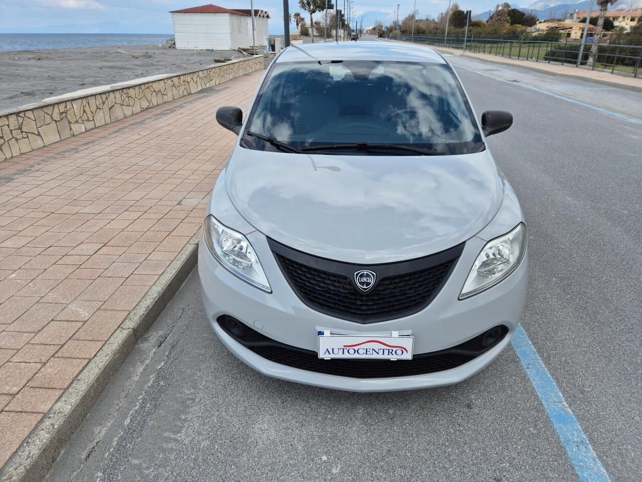 Lancia Ypsilon 1.0 FireFly 5 porte S&S Hybrid Ecochic Silver