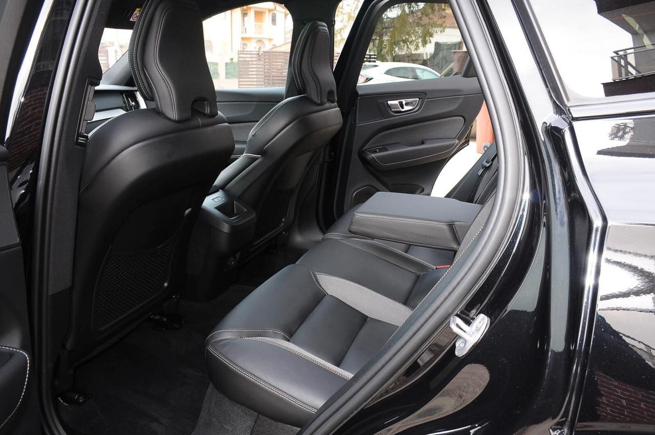 Volvo XC 60 XC60 B4 (d) AWD automatico Plus Dark