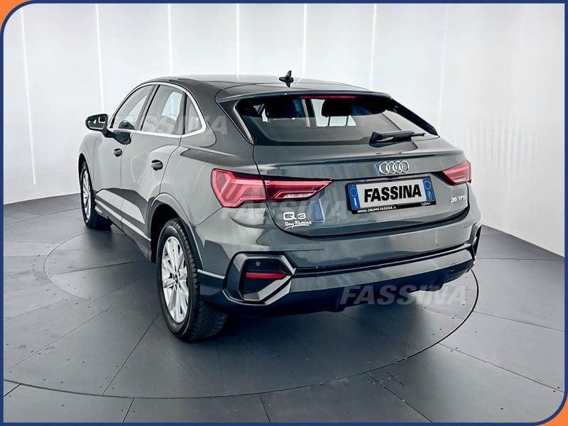 Audi Q3 Sportback 1.5 Sportback 35 tfsi mhev s-tronic