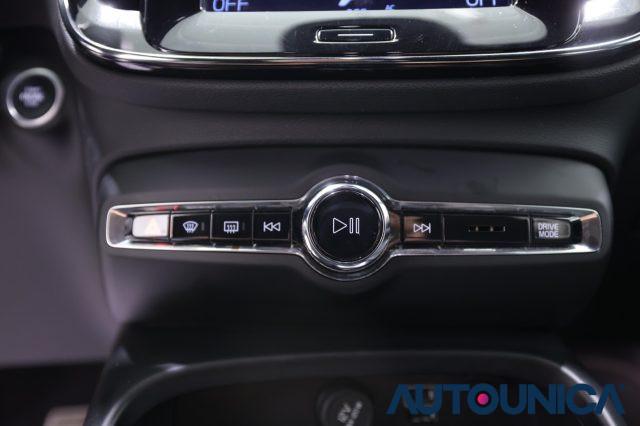 VOLVO XC40 T5 RECHARGE PLUG-IN HYBRID R-DESIGN