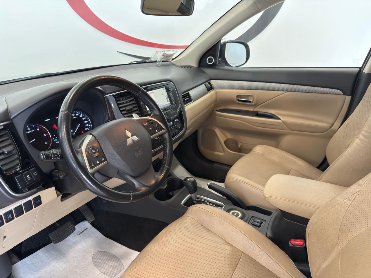 Mitsubishi Outlander 2.2 DI-D 4WD Instyle 7p. *PELLE *TETTO * NAVI