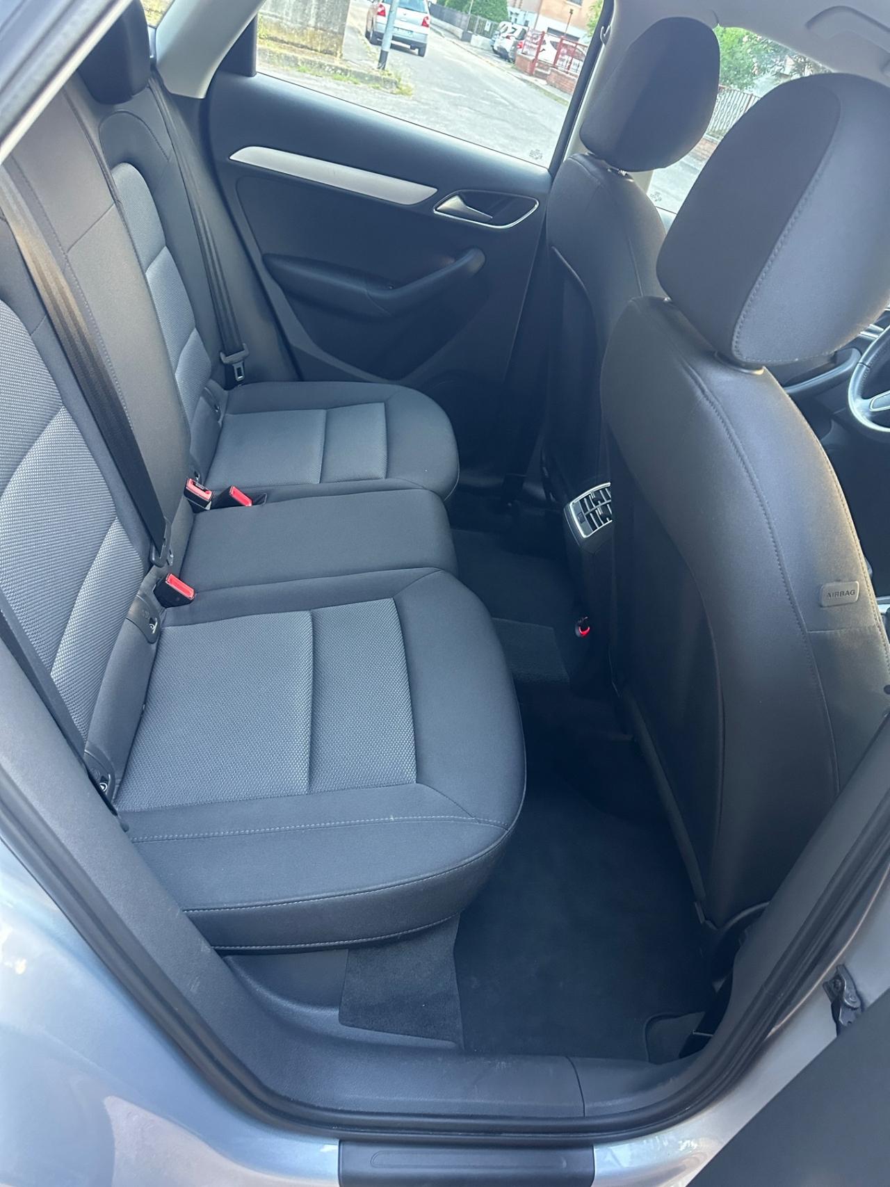 Audi Q3 2.0 TDI 120 CV S line Edition