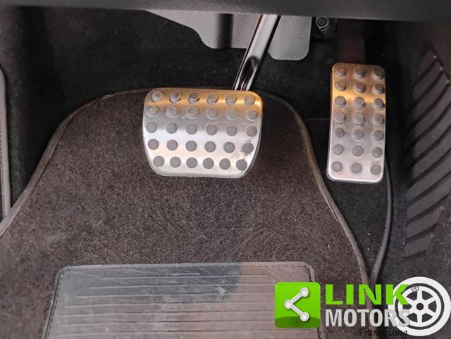 MERCEDES-BENZ A 200 Premium AMG 4MATIC