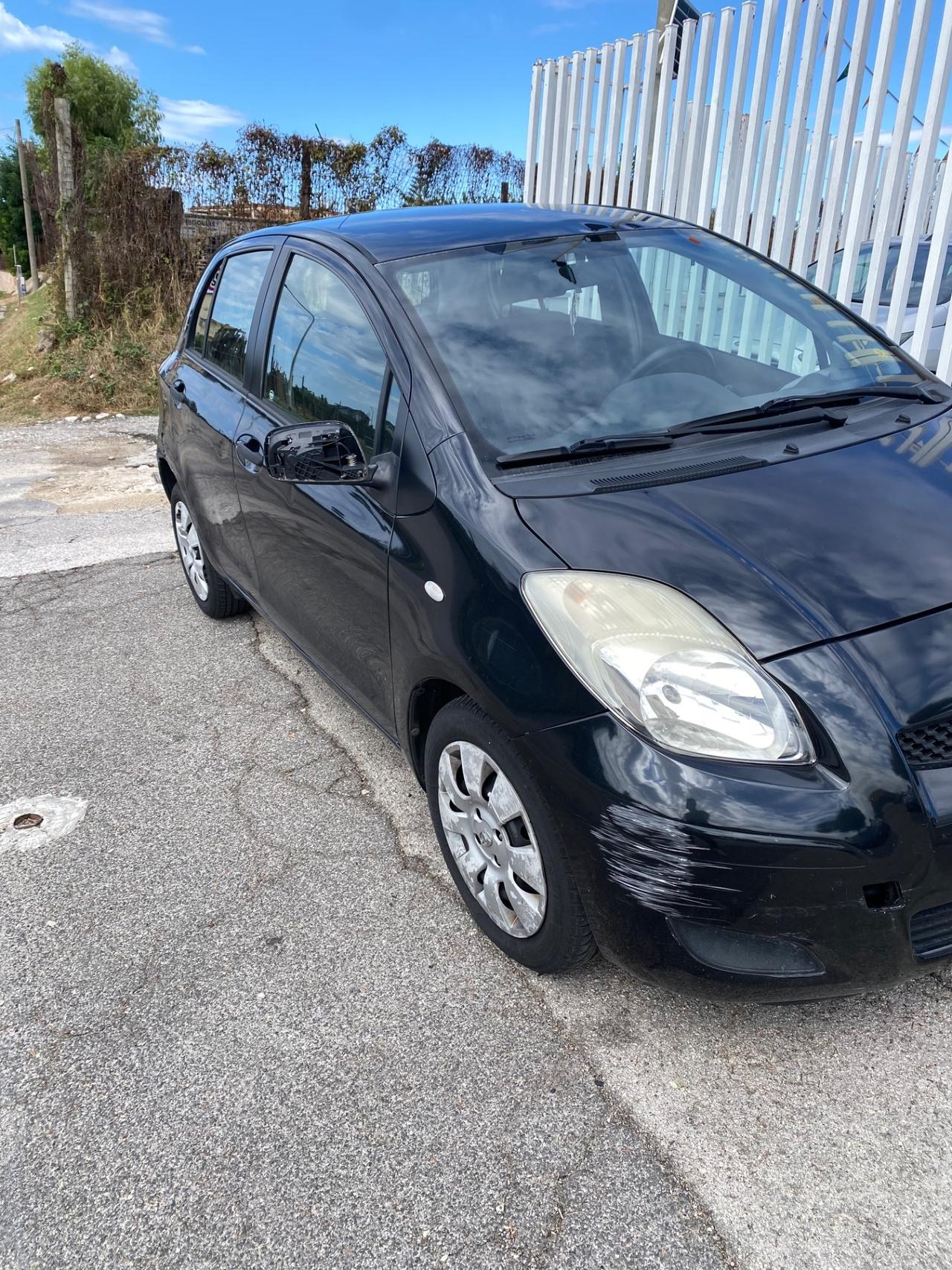 Toyota Yaris 1.0 5 porte