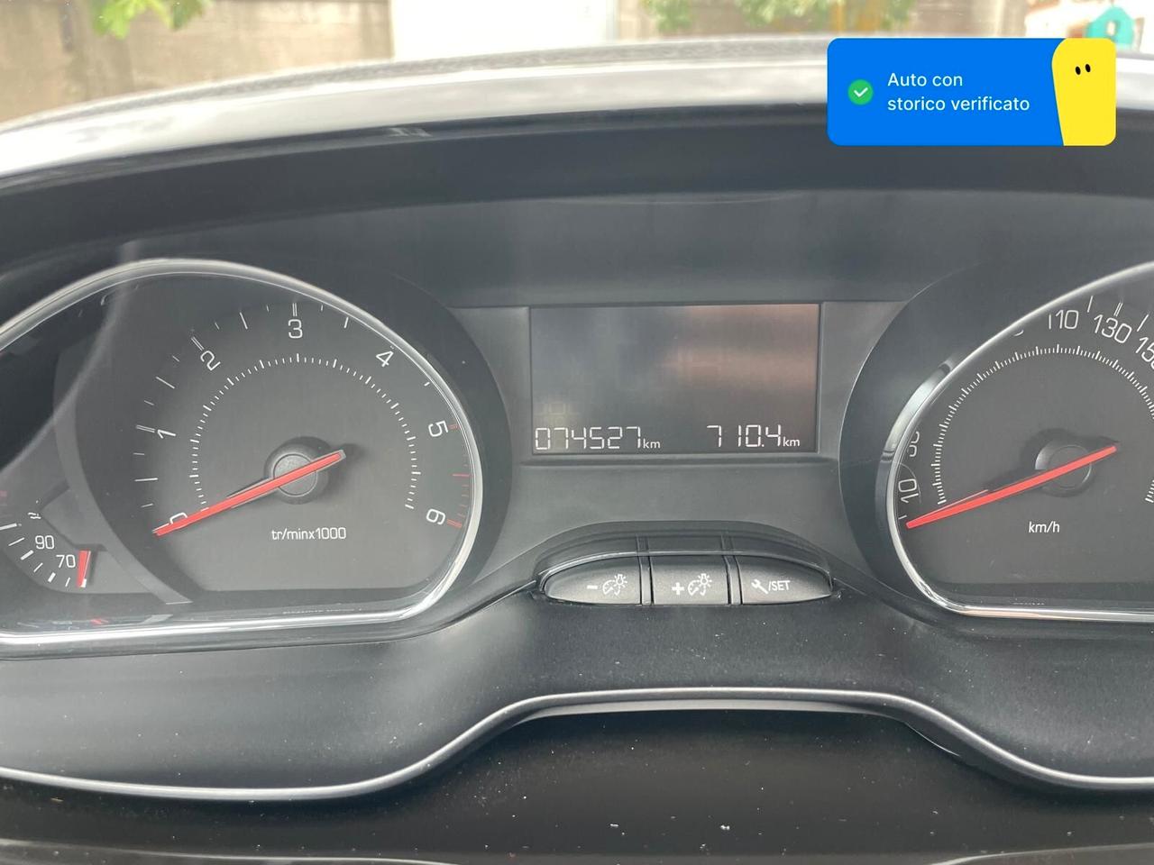 Peugeot 208 1.4 HDi 68 CV 5 porte Allure