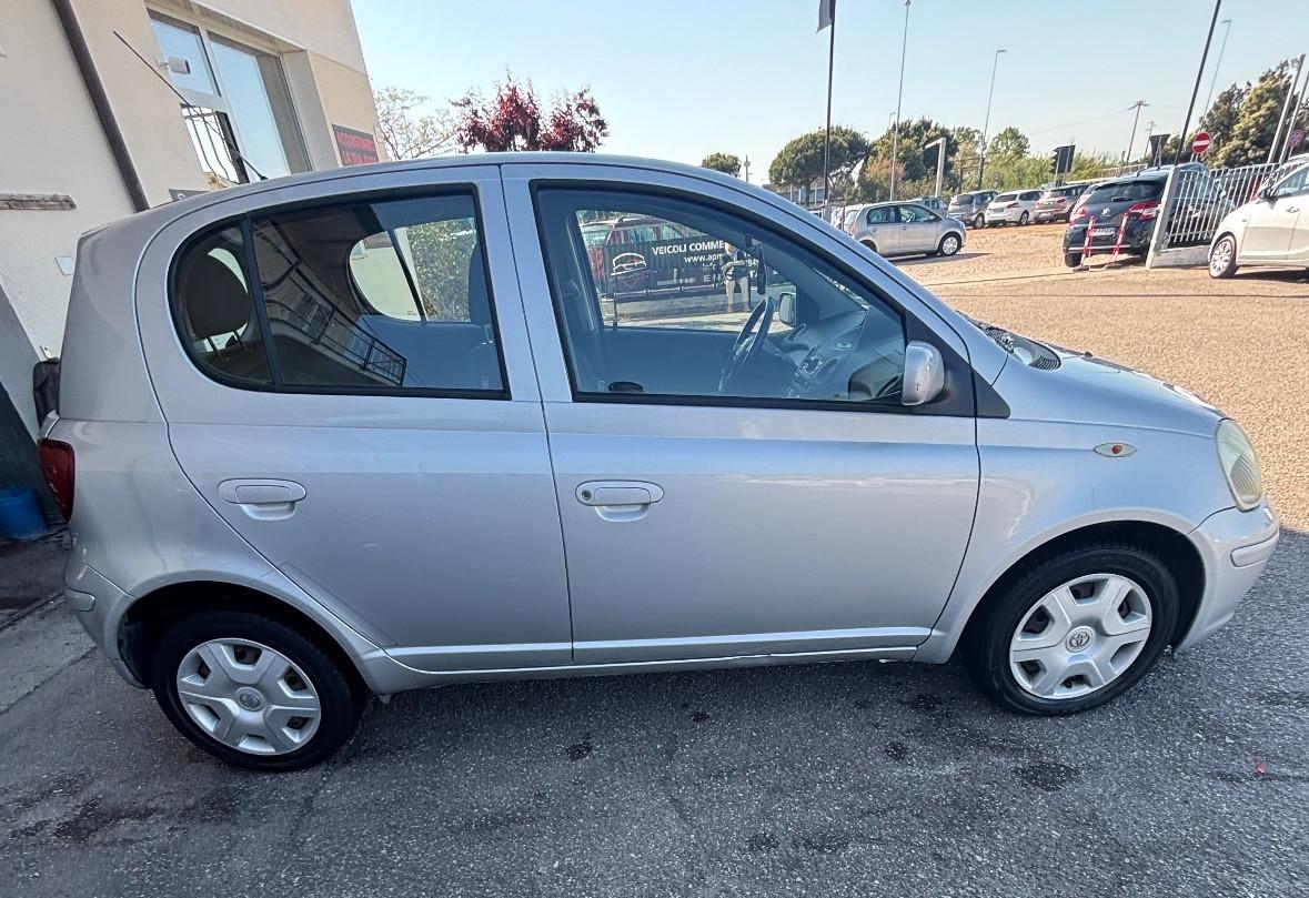 Toyota Yaris 1.3i 16V cat 5 porte Sol