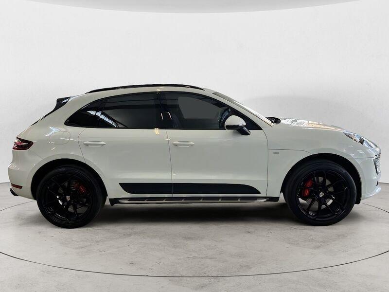 Porsche Macan -