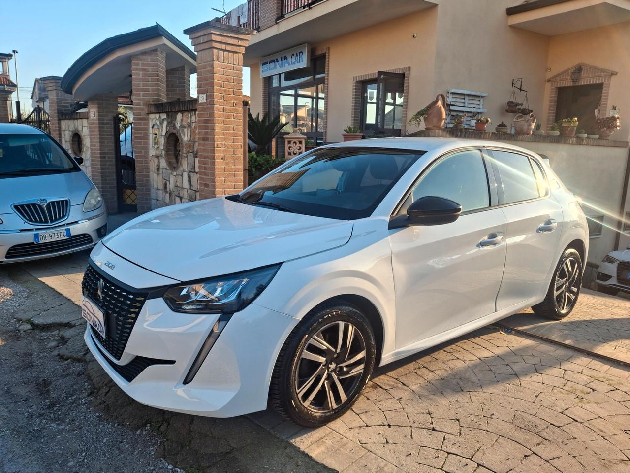 Peugeot 208 PureTech 100 cc 1.2 benz. 5 porte Active Pack automatica neopatentati