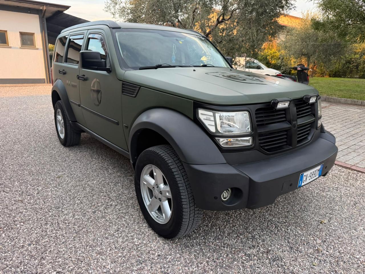 Dodge Nitro 2.8 CRD Automatico – Assetto Rialzato – 3 Set Ruote – Gancio Traino