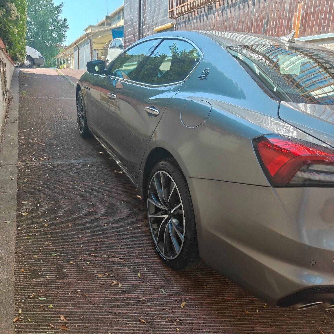 Maserati Ghibli L4 330 CV MHEV Gransport