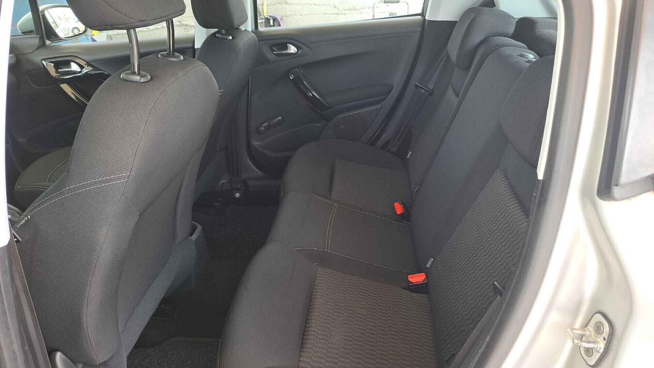 Peugeot 208 1.6 BlueHDi 75 Allure N1 Autocarro 5 Porte