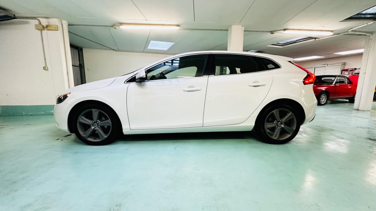 Volvo V40 D2 1.6 diesel (anche per neopatentati)