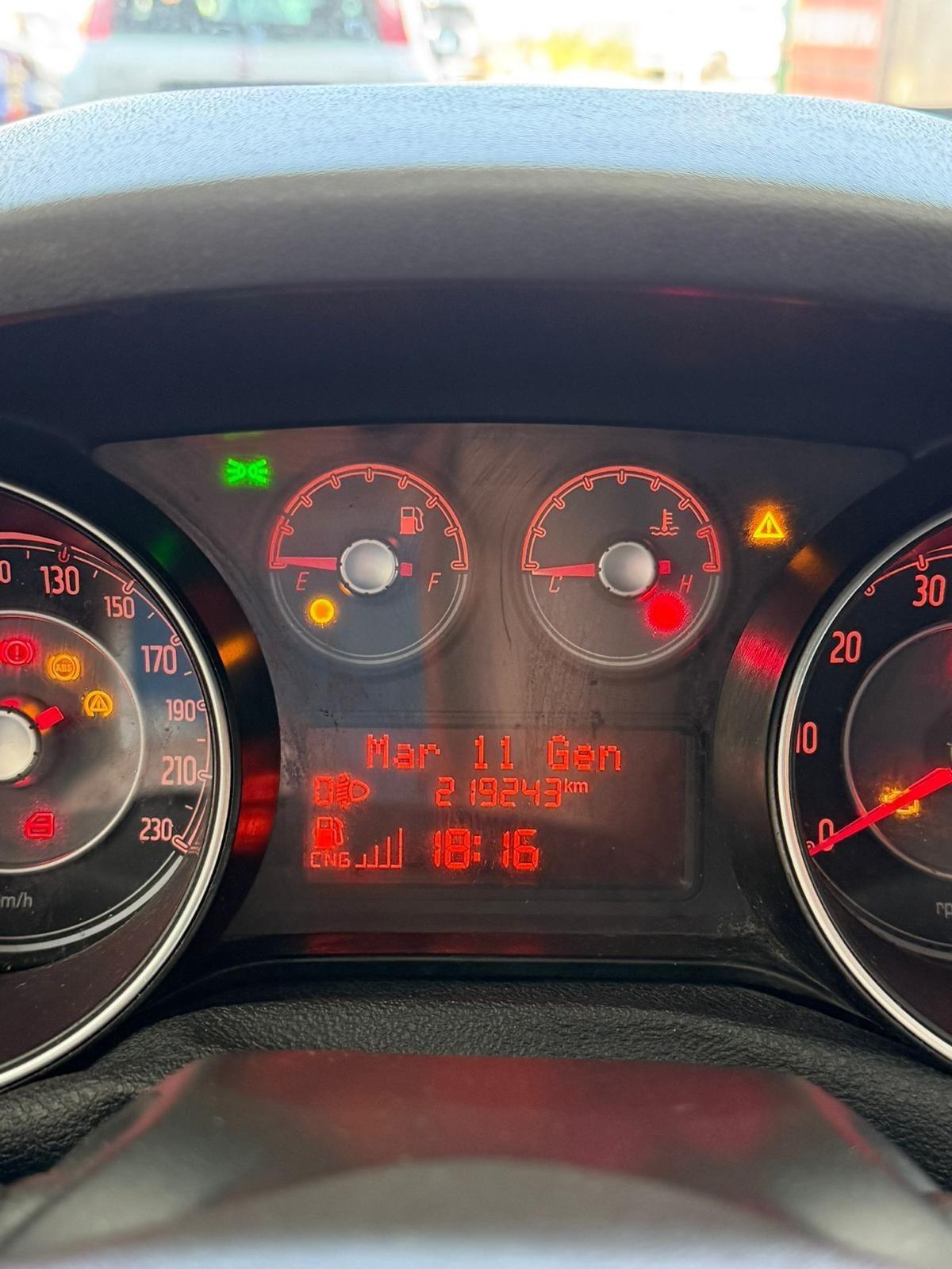 Fiat Punto 1.4 8V 5 porte Natural Power Street