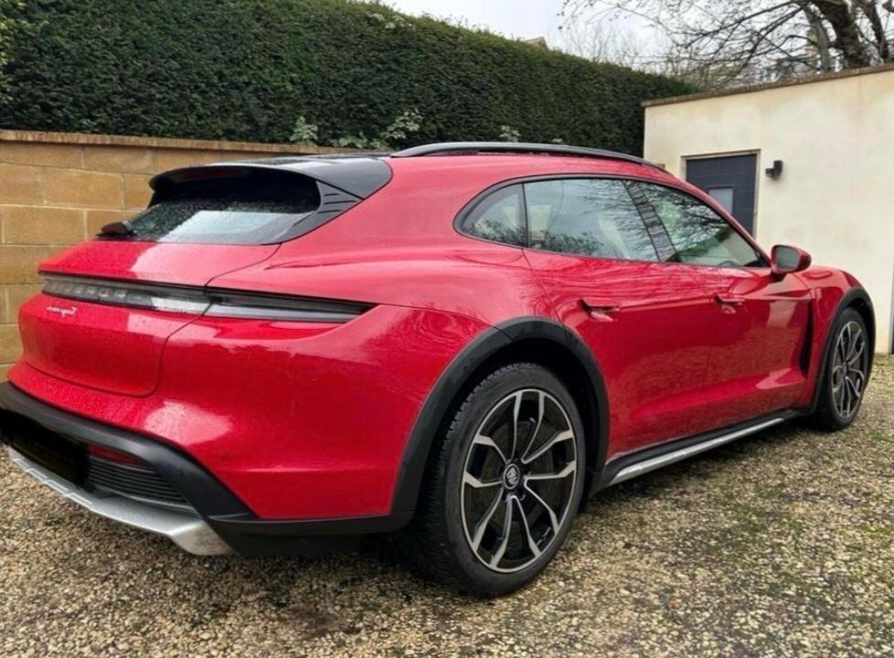 Porsche Taycan 4 Cross Turismo
