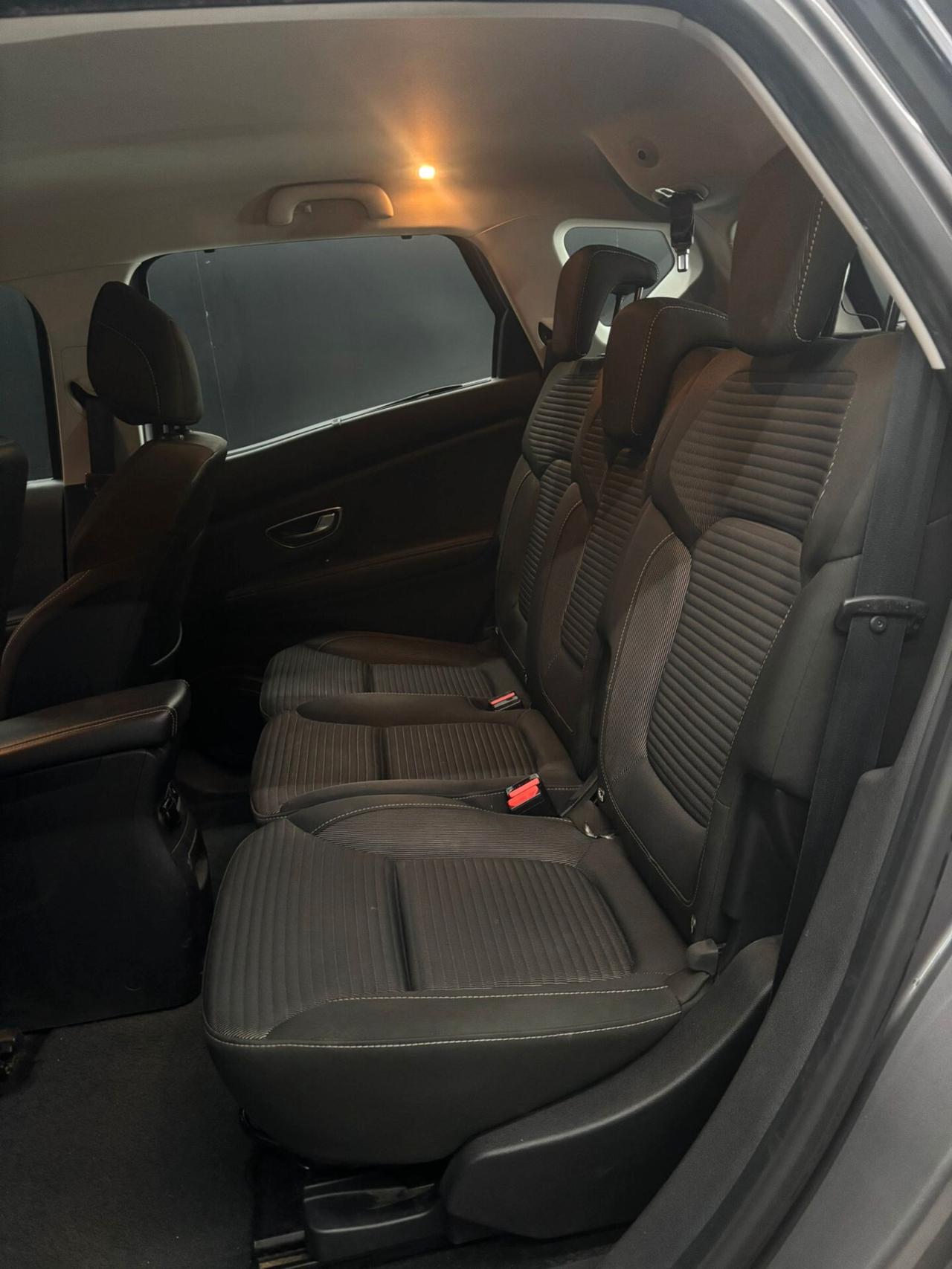 Renault Scénic Blue 1.7 dCi 120 CV EDC Sport Edition2