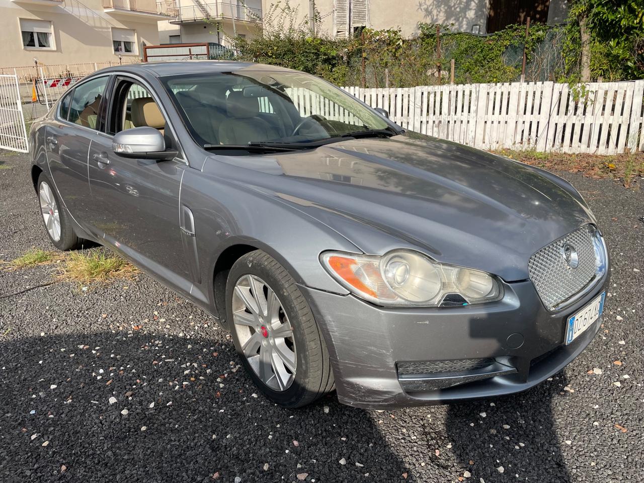 Jaguar XF 2.7D V6 Premium Luxury