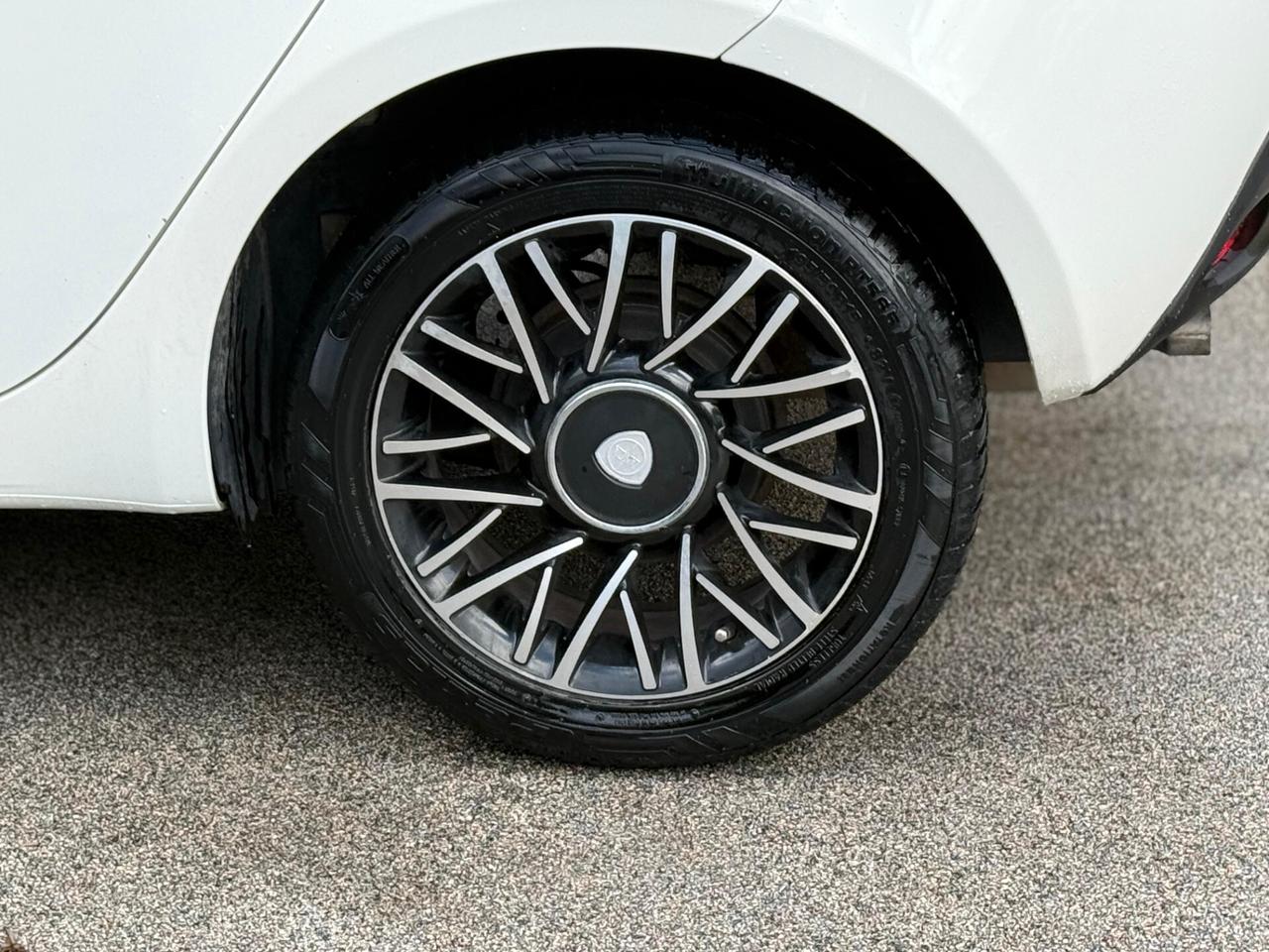 Lancia Ypsilon 1.2 69 CV 5 porte GPL Ecochic Gold