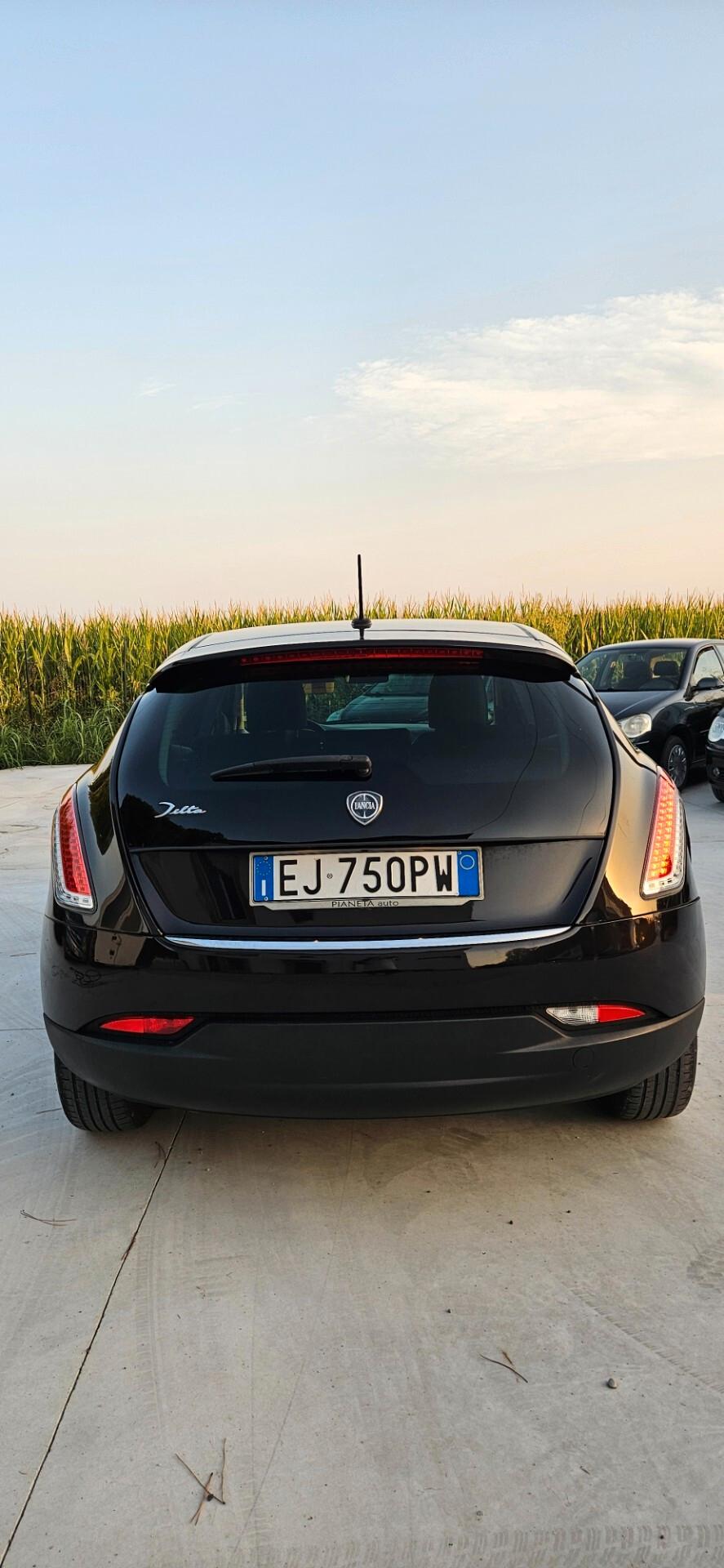 Lancia Delta 1.6 MJT DPF 105 CV Silver