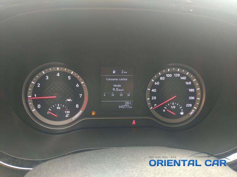 Hyundai i10 i10 1.0 TECH + CONNECT PACK + SENSORI DI POSTEGGIO + VETRI OSCURATI + TRENO DI GOMME INVERNALI