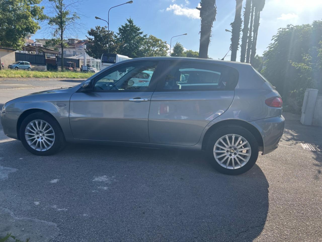 Alfa Romeo 147 1.9 JTD (120) 5 porte Distinctive