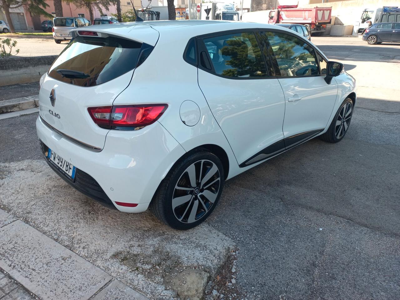 Renault Clio dCi 8V 75 CV 5 porte Moschino Intens