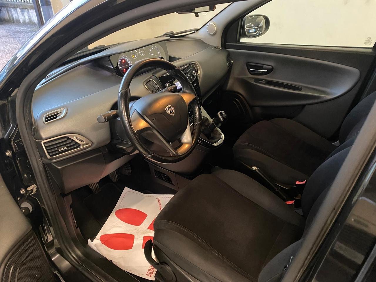 Lancia Ypsilon 1.2 69 CV 5 porte S&S Silver