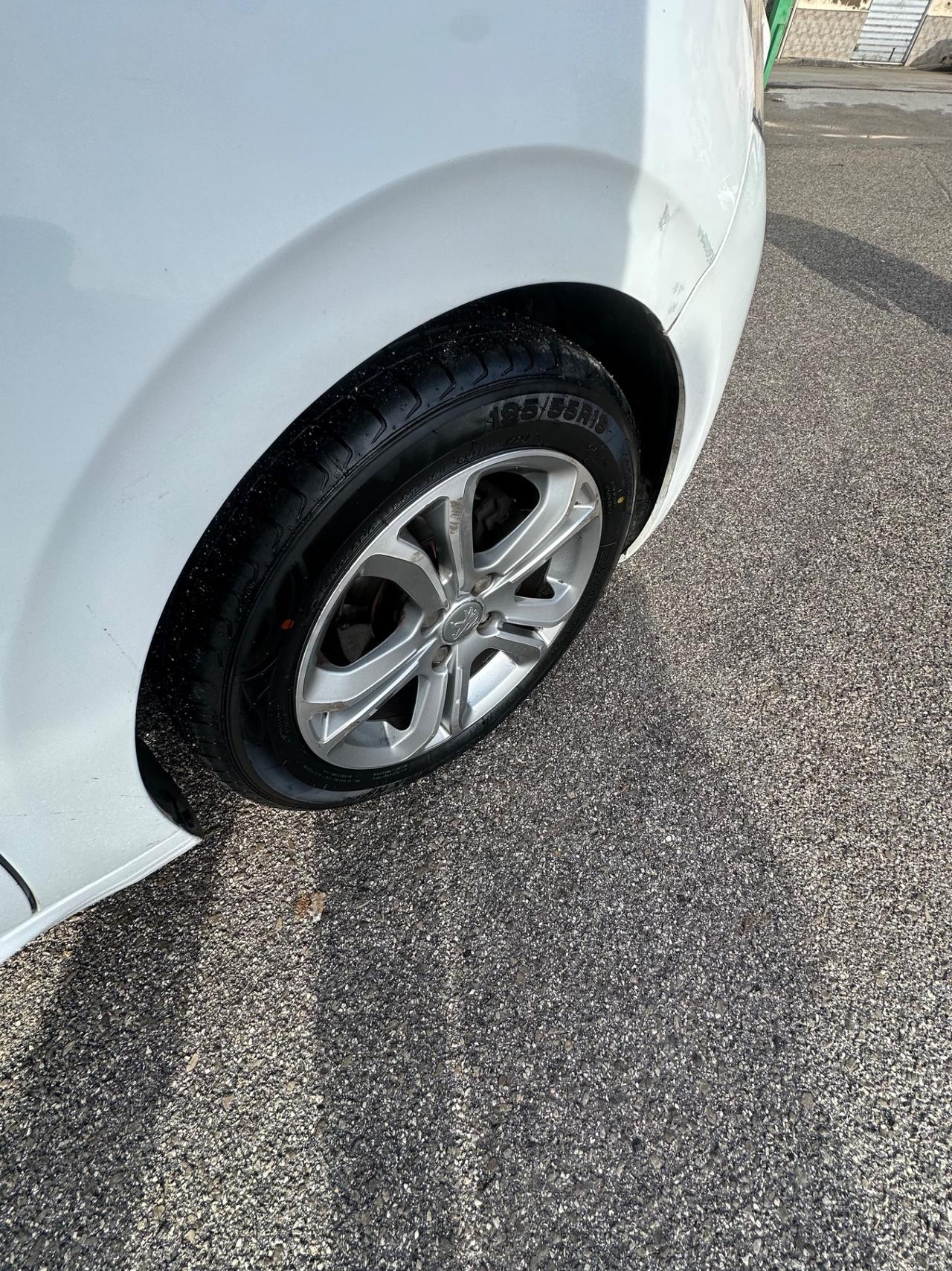 Peugeot 208 1.4 HDi 68 CV 5 porte Active