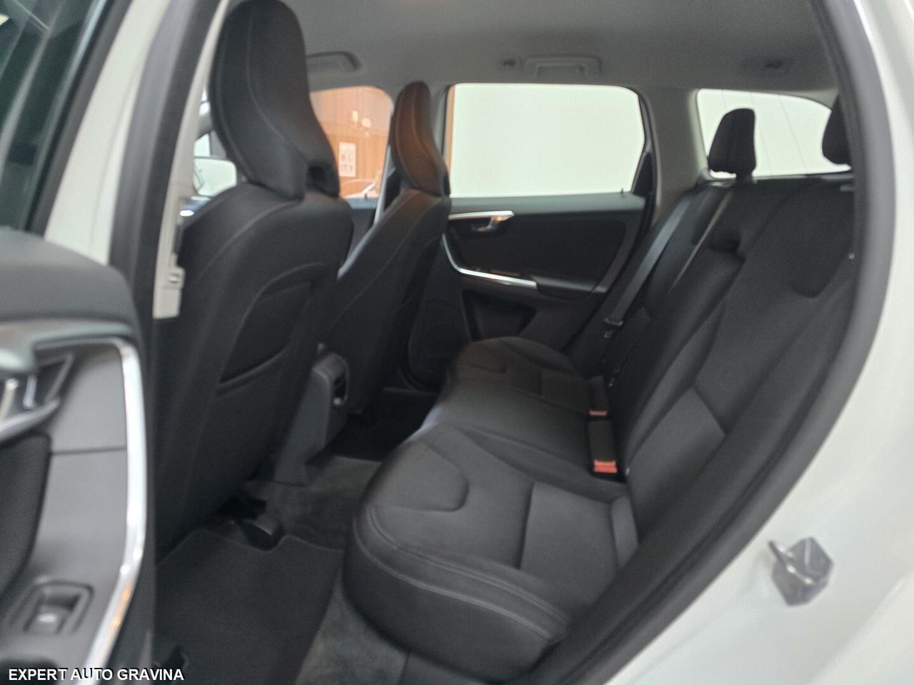 VOLVO XC60 2015 CAMBIO MANUALE 2.0 181cv PARI NUOV