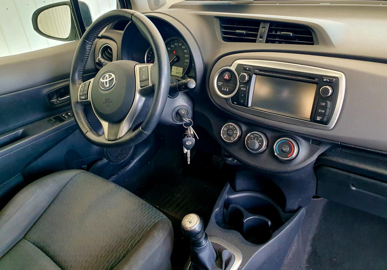 Toyota Yaris Lounge 1.0 BENZ. CON NAVI - 2013 - KM. 82.000