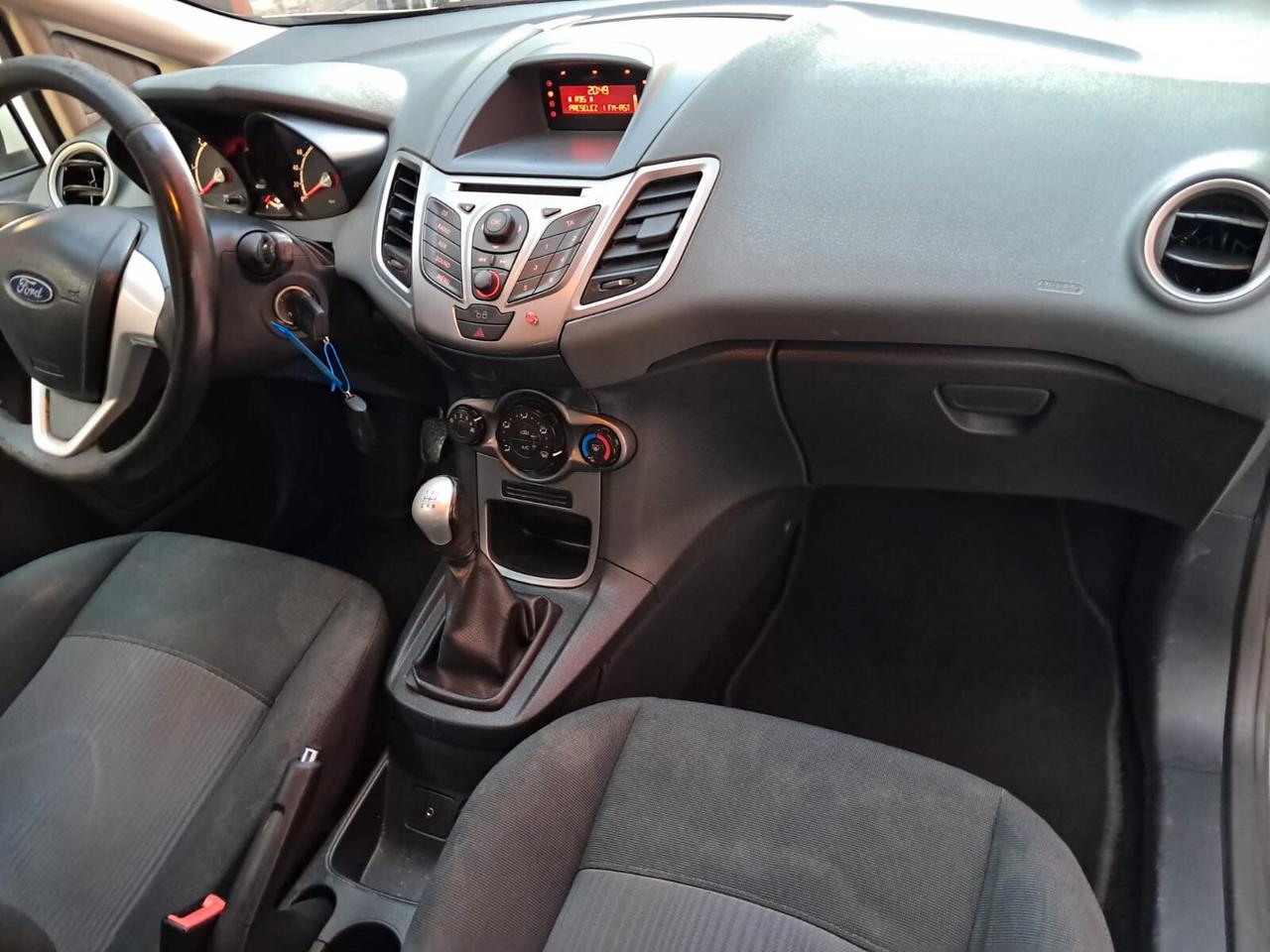 Ford Fiesta 1.4 TDCi 5p. Titanium neopatentati