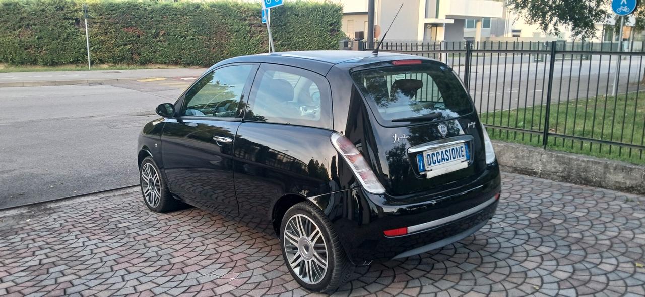 Pochi km Lancia Ypsilon diesel neopatentati