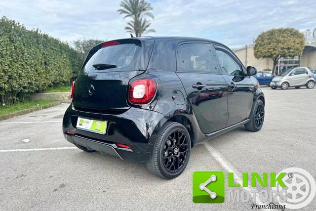 SMART ForFour 70 1.0 Total Black 24 MESI DI GARANZIA INCLUSA