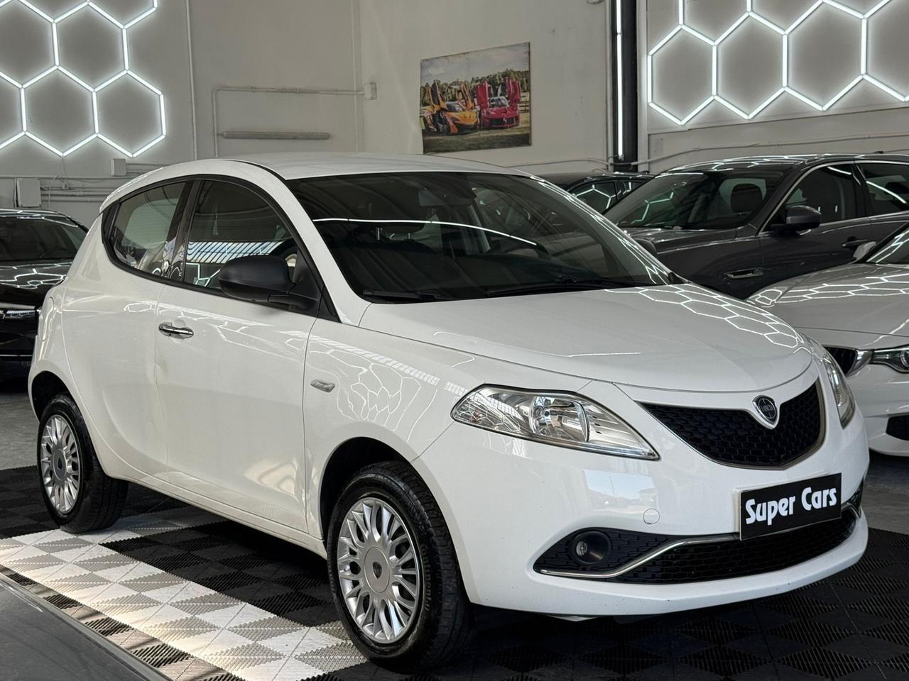 Lancia Ypsilon 0.9 TwinAir 85 CV 5 porte Metano