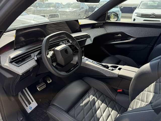 Peugeot 5008 motore elettrico (73kWh) 210 CV GT