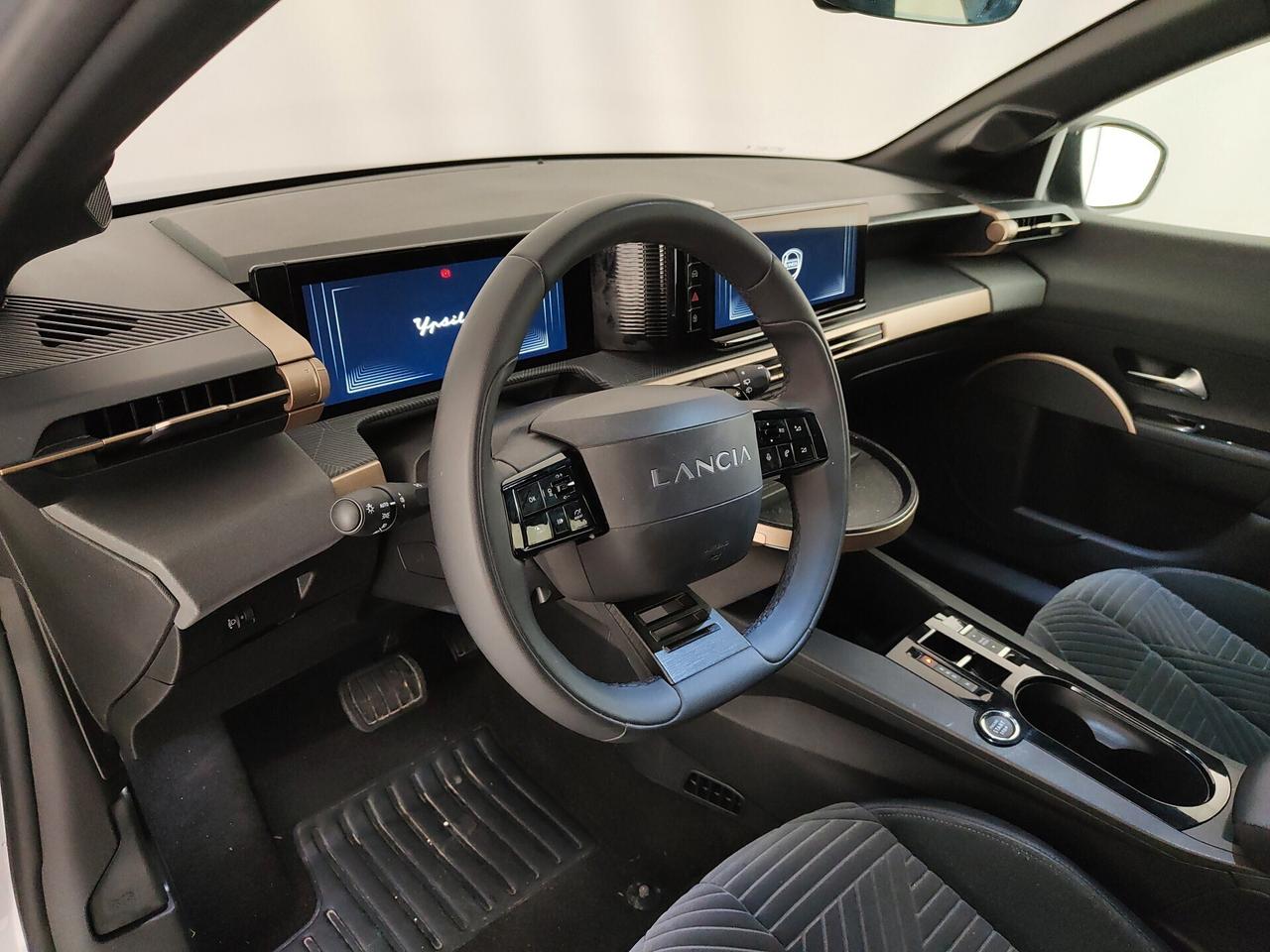 Lancia Ypsilon Hybrid e-DCT LX