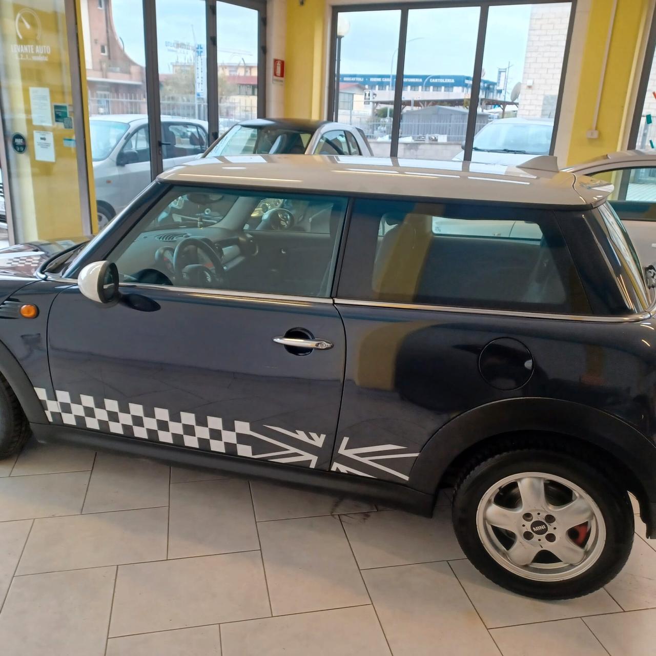 MINI COOPER D 1.6 TDI NEOPATENTATI