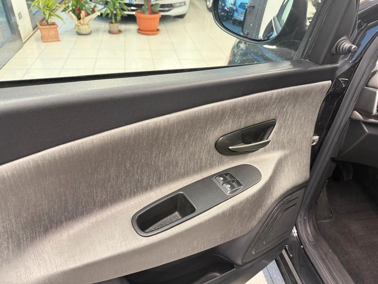 Lancia Ypsilon 1.2 benzina Neopatentati