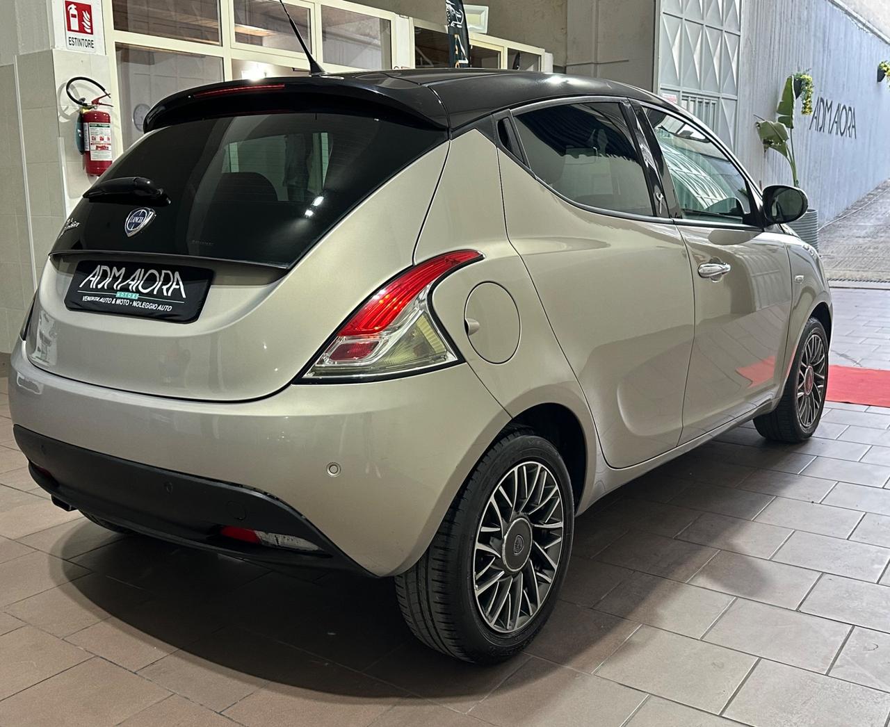 Lancia Ypsilon 1.2 69 CV 5 porte S&S Platinum