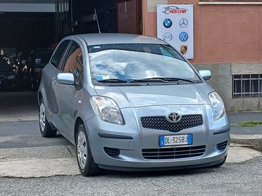 TOYOTA Yaris 1.0 3p.