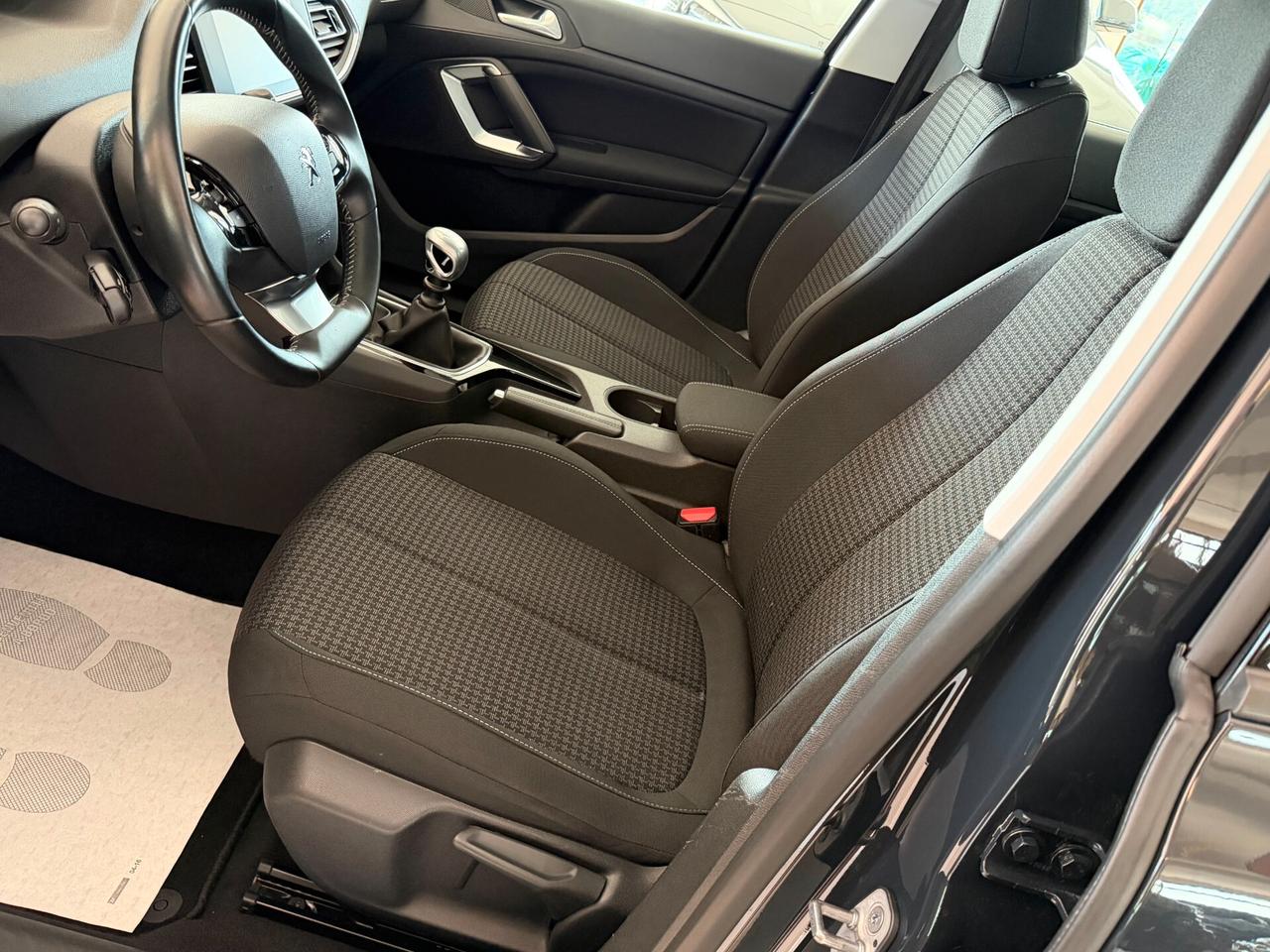 Peugeot 308 1.5 BLUEHDI 130 cv. 5 porte ACTIVE