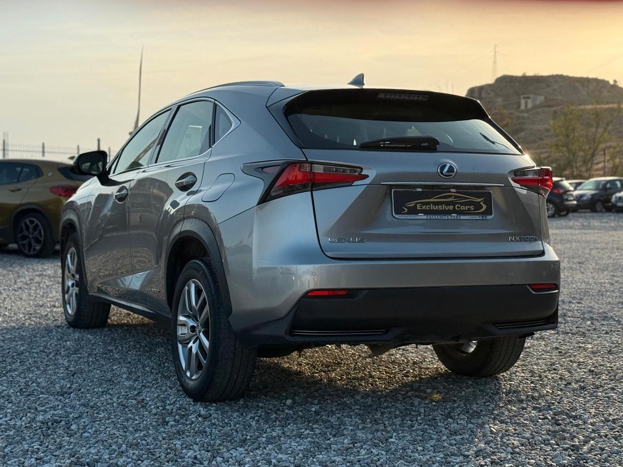 Lexus NX 300h Hybrid 4WD Luxury
