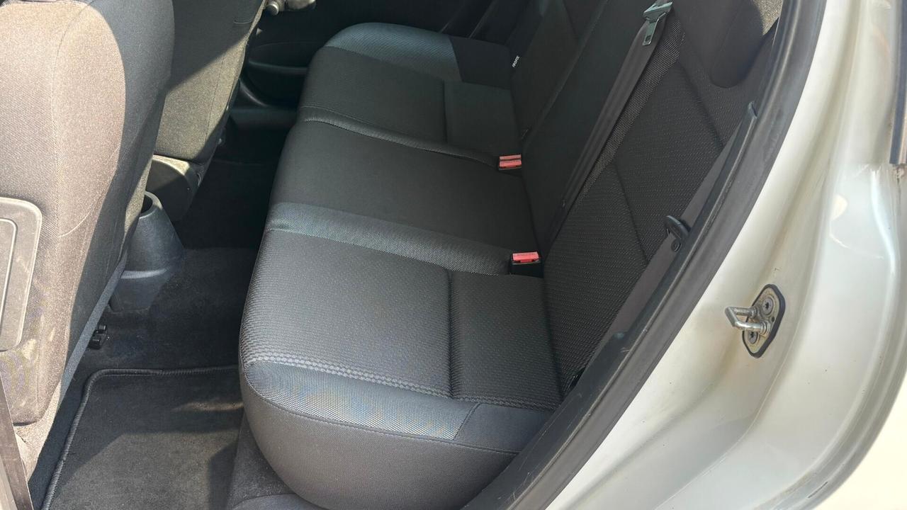 Peugeot 207 1.4 diesel 70CV 5p.ottima per nuovi patentati