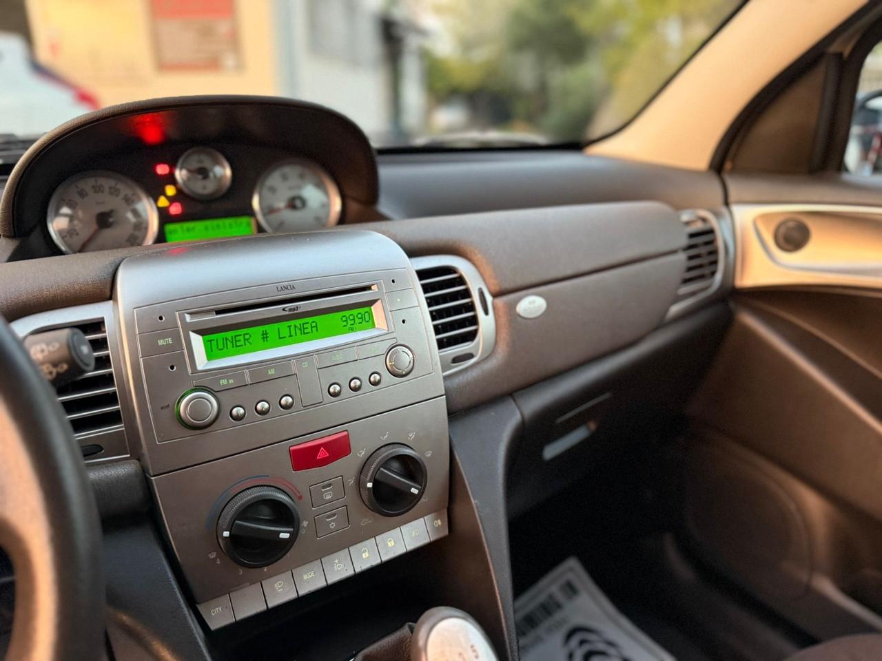 Lancia Ypsilon 1.4 Oro Giallo