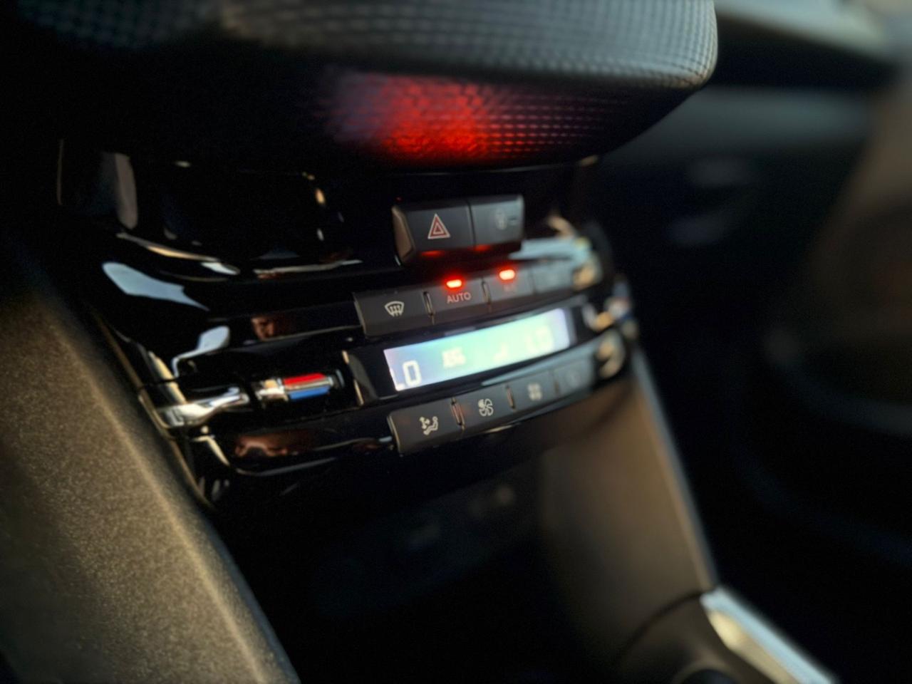 Peugeot 2008 1.2 VTi 82CV Allure NEOPATENTATI