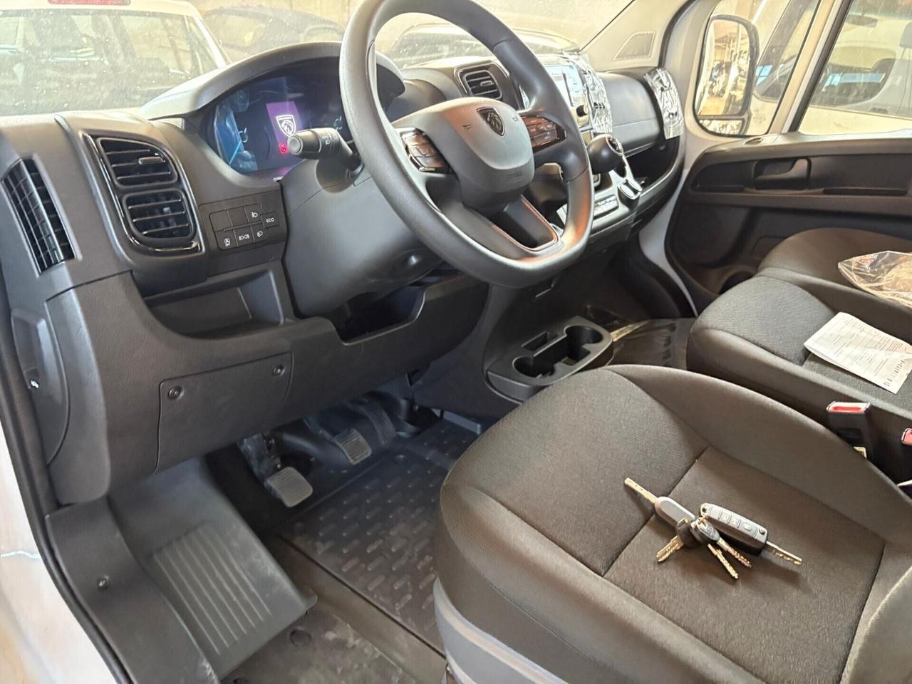 Peugeot Boxer furgone L2H2 2.2 BlueHdi 140cv con telecamera posteriore e blocco porte carico in sicurezza