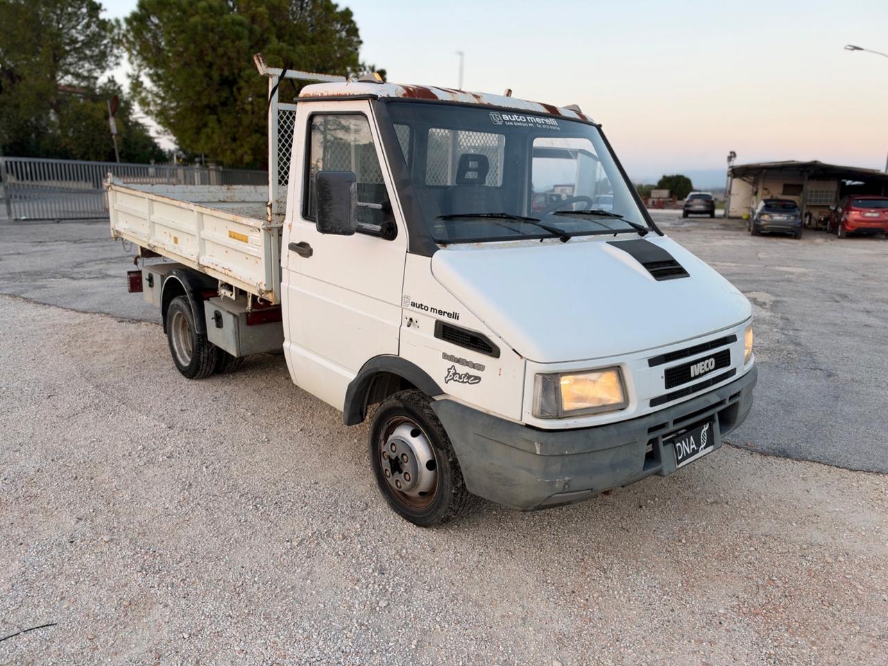 Iveco daily 35-8 cassone ribaltabile ruote gemellate
